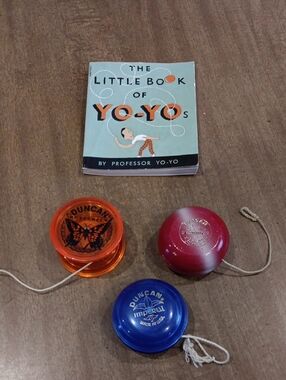 Duncan Yo-Yo Set with Instruction Booklet - Orange, Red, Blue